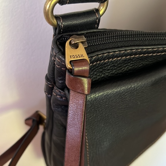 Fossil Crossbody Bag - Picture 5 of 14